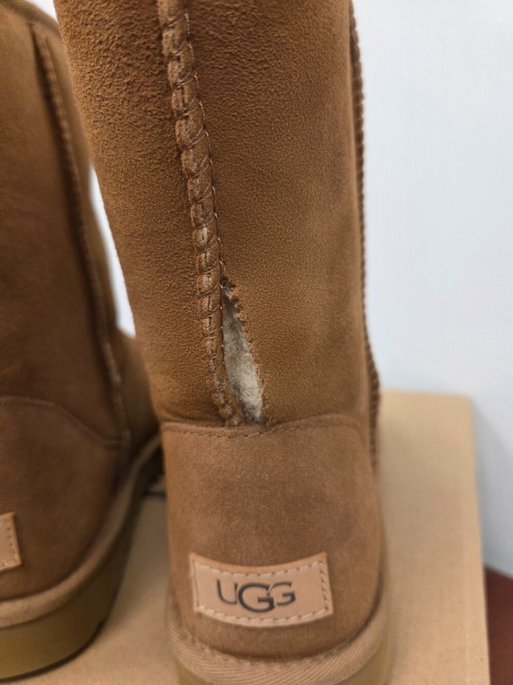 UGG Classic Short II Women's Size 10 New in Box with damage - Picture 6 of 6